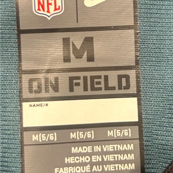 NIKE EAGLES boys 5/6 “11 Wentz” NFL licensed on field jersey - Picture 5 of 10